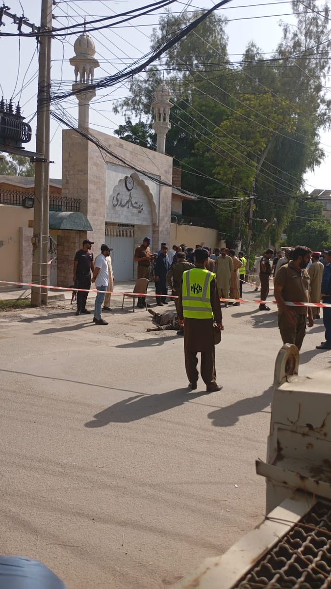 faith_defence's tweet image. 🚨BREAKING: The Ahmadi Mosque Bait-ul-Mahdi in Rabwah, Pakistan was attacked by terrorists shortly after Friday prayers. Multiple injuries have been reported. The Ahmadi’s in Rabwah are living in fear as the situation remains fluid and investigations continue.

Update to follow.