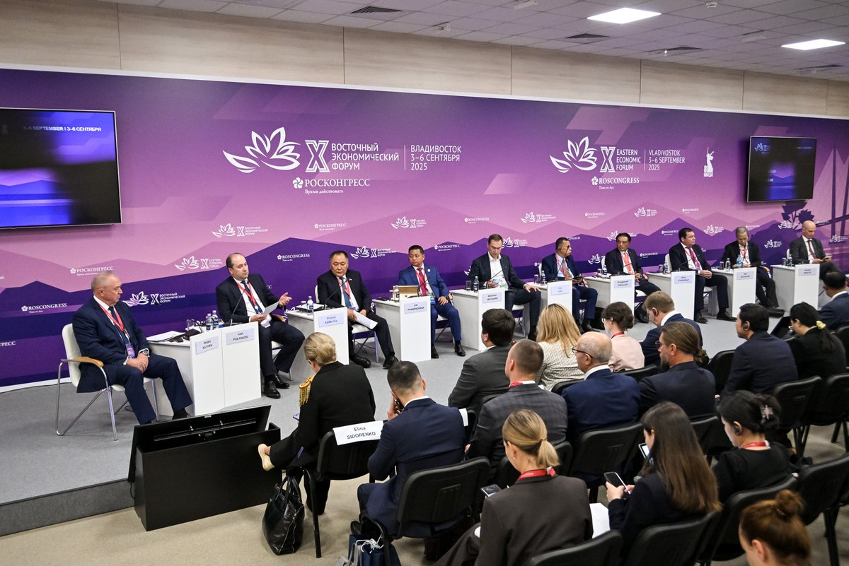 CamboRusEmba's tweet image. On September 4, the traditional #RussiaASEAN business dialogue was held in Vladivostok as a part of the Eastern Economic Forum (#EEF) 10th anniversary.
The Kingdom of Cambodia was represented by H.E. Lim Phanphearak, Under Secretary of State of the Ministry of Commerce.