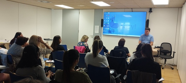 El Hospital Univ. de Burgos <a href="/sacyl/">Sacyl</a> ha acogido el 7 y 8 de octubre la celebración del Curso formativo «Enfermedades Raras: Contexto actual y recursos». Profesionales de <a href="/CentroCREER/">Creer Imserso</a> <a href="/Imserso/">Imserso</a> han dado a conocer las #enfermedadesraras y su trabajo diario #ParticipacionExternaCreer