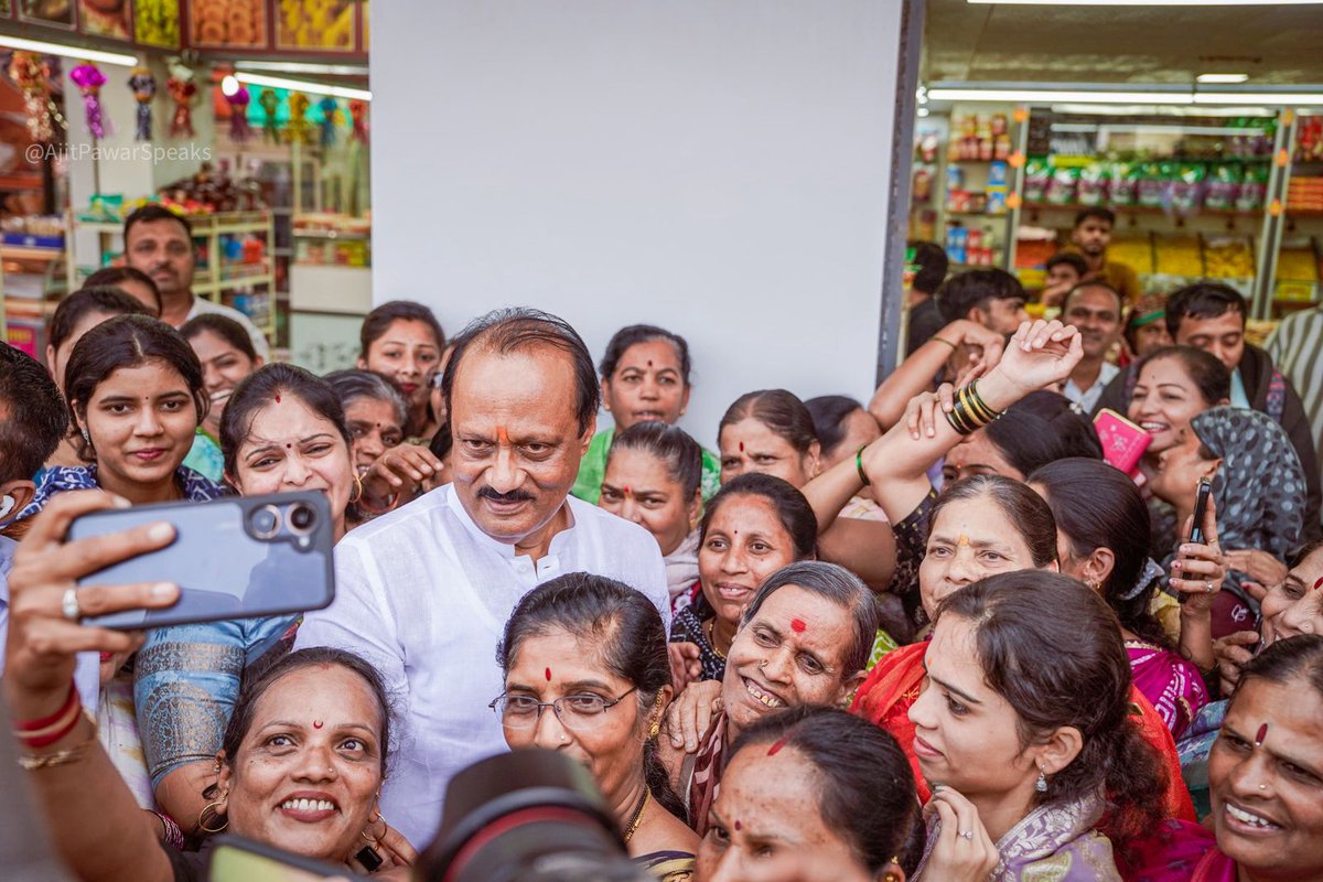 AjitPawarSpeaks's tweet photo. आज साईबा अमृततुल्य आणि माऊली अमृततुल्य येथे राष्ट्रवादी परिवार मिलन कार्यक्रम स्नेहमय वातावरणात पार पडला. साईबा अमृततुल्यच्या वतीनं आयोजित कार्यक्रमात अनेक कार्यकर्त्यांनी राष्ट्रवादी काँग्रेस पक्षात जाहीर प्रवेश केला. सर्वांचं मनापासून स्वागत केलं, पुढील यशस्वी वाटचालीसाठी शुभेच्छा दिल्या.

नव्या ऊर्जेनं, नव्या विश्वासानं आणि विकासाच्या निर्धारानं आपला राष्ट्रवादी परिवार अधिक सक्षम होत आहे, याचा मला समाधान आहे.

#राष्ट्रवादी_परिवार_मिलन

📍पुणे