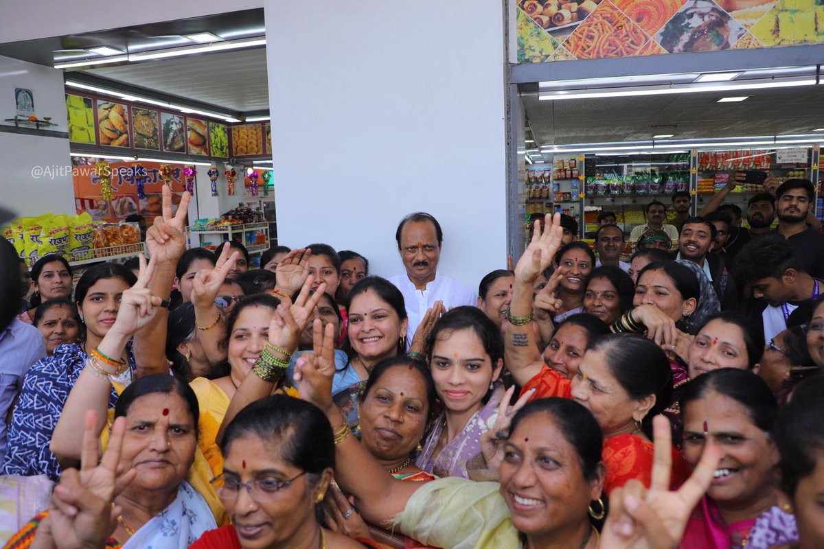 AjitPawarSpeaks's tweet photo. आज साईबा अमृततुल्य आणि माऊली अमृततुल्य येथे राष्ट्रवादी परिवार मिलन कार्यक्रम स्नेहमय वातावरणात पार पडला. साईबा अमृततुल्यच्या वतीनं आयोजित कार्यक्रमात अनेक कार्यकर्त्यांनी राष्ट्रवादी काँग्रेस पक्षात जाहीर प्रवेश केला. सर्वांचं मनापासून स्वागत केलं, पुढील यशस्वी वाटचालीसाठी शुभेच्छा दिल्या.

नव्या ऊर्जेनं, नव्या विश्वासानं आणि विकासाच्या निर्धारानं आपला राष्ट्रवादी परिवार अधिक सक्षम होत आहे, याचा मला समाधान आहे.

#राष्ट्रवादी_परिवार_मिलन

📍पुणे