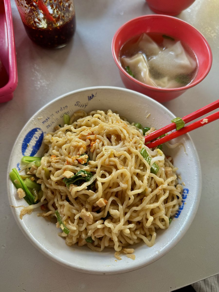 heobeokdari's tweet photo. 4 foods to get to know me https://t.co/oaN9MXL4CG