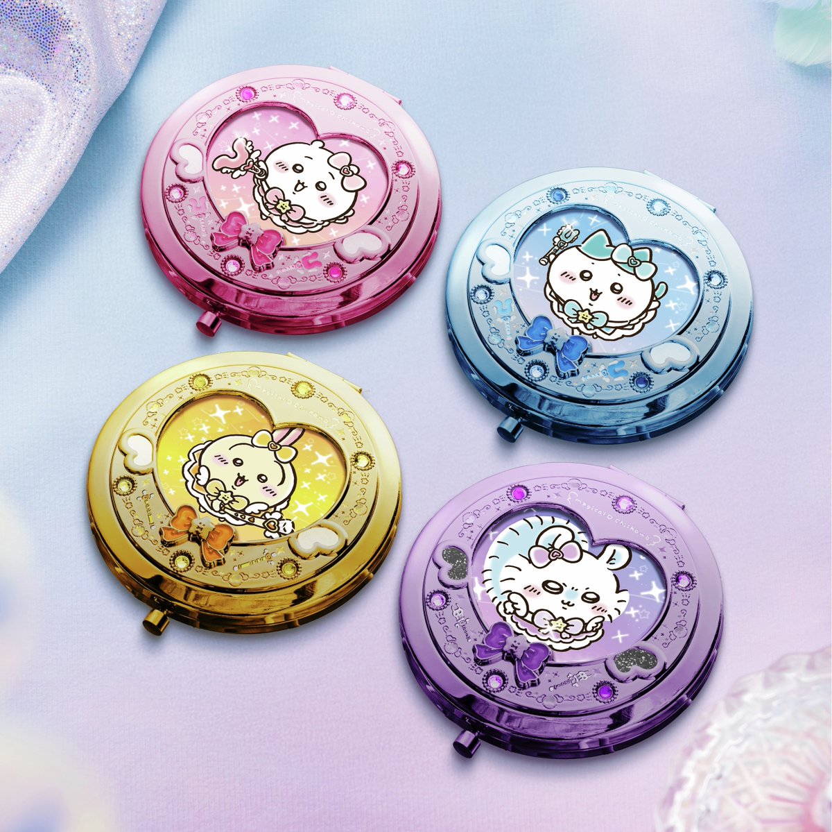 ＼💗#まじかるちいかわ 新グッズ登場💗／

新商品は #ちいかわマーケット でも
10/24(金)11時より 発売いたします🪄

さらに ちいかわマーケットでは予約商品も❣️
超BIGぬいぐるみ＆NEWコンパクトミラーが
同時に受注スタート💨

たのしみにお待ちください🃏
🔻chiikawamarket.jp

#ちいかわ