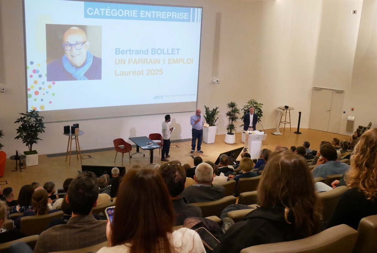 StephaneGachet's tweet image. Hier, la @JCENantes organisait se 1ère soirée Trophées Emploi Seniors ! Un très beau moment de mise en avant des initiatives les plus inspirantes en faveur de l’emploi des seniors.
Ont été légitimement récompensés :
✅catégorie « entreprise » : @Naolib_Direct 
✅ catégorie «…