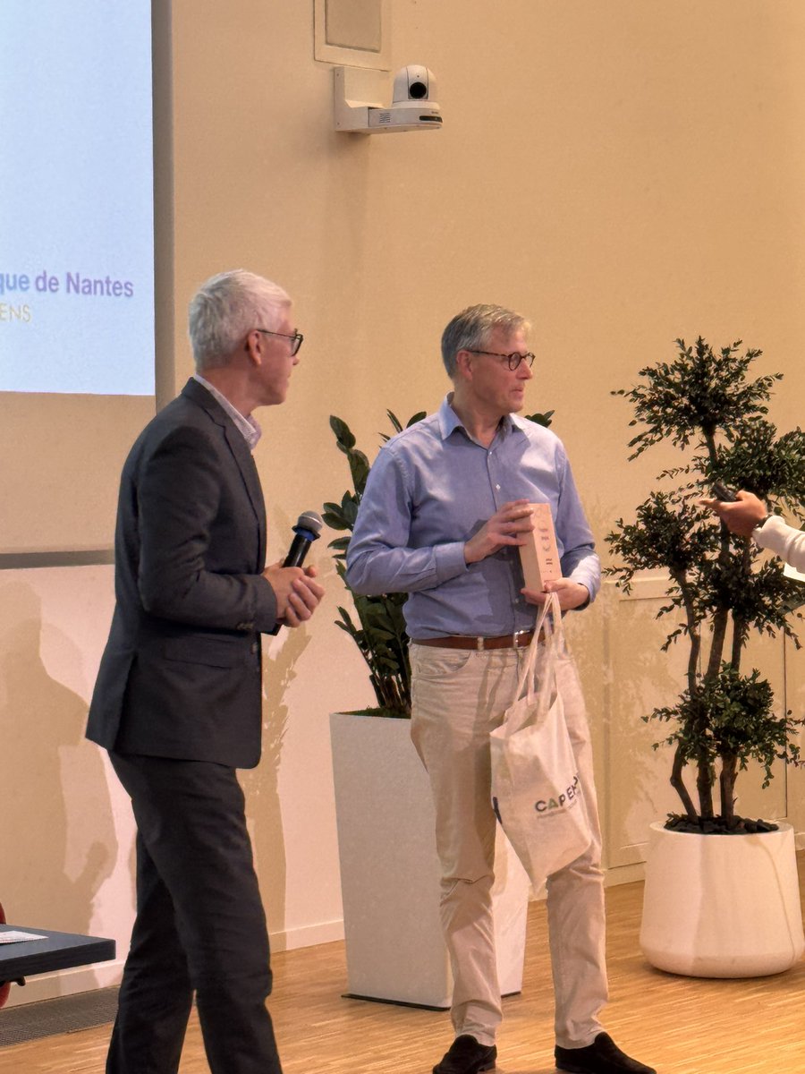 StephaneGachet's tweet image. Hier, la @JCENantes organisait se 1ère soirée Trophées Emploi Seniors ! Un très beau moment de mise en avant des initiatives les plus inspirantes en faveur de l’emploi des seniors.
Ont été légitimement récompensés :
✅catégorie « entreprise » : @Naolib_Direct 
✅ catégorie «…