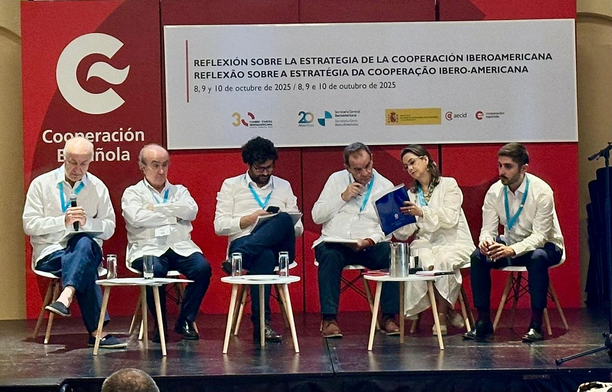 Nosso Secretário-Geral <a href="/EnriquegilbGil/">Enrique Gil Botero</a>  participou do Seminário de Reflexão para a Cooperação Ibero-Americana ao lado de líderes de <a href="/oijdigital/">OIJ</a>  <a href="/AECID_es/">AECID</a>   <a href="/OissSec/">OISS</a> , <a href="/EspacioOEI/">OEI</a> e <a href="/SEGIBdigital/">SEGIB</a>  

Um espaço fundamental para o fortalecimento da coordenação regional. 🌐🤝
#COMJIB