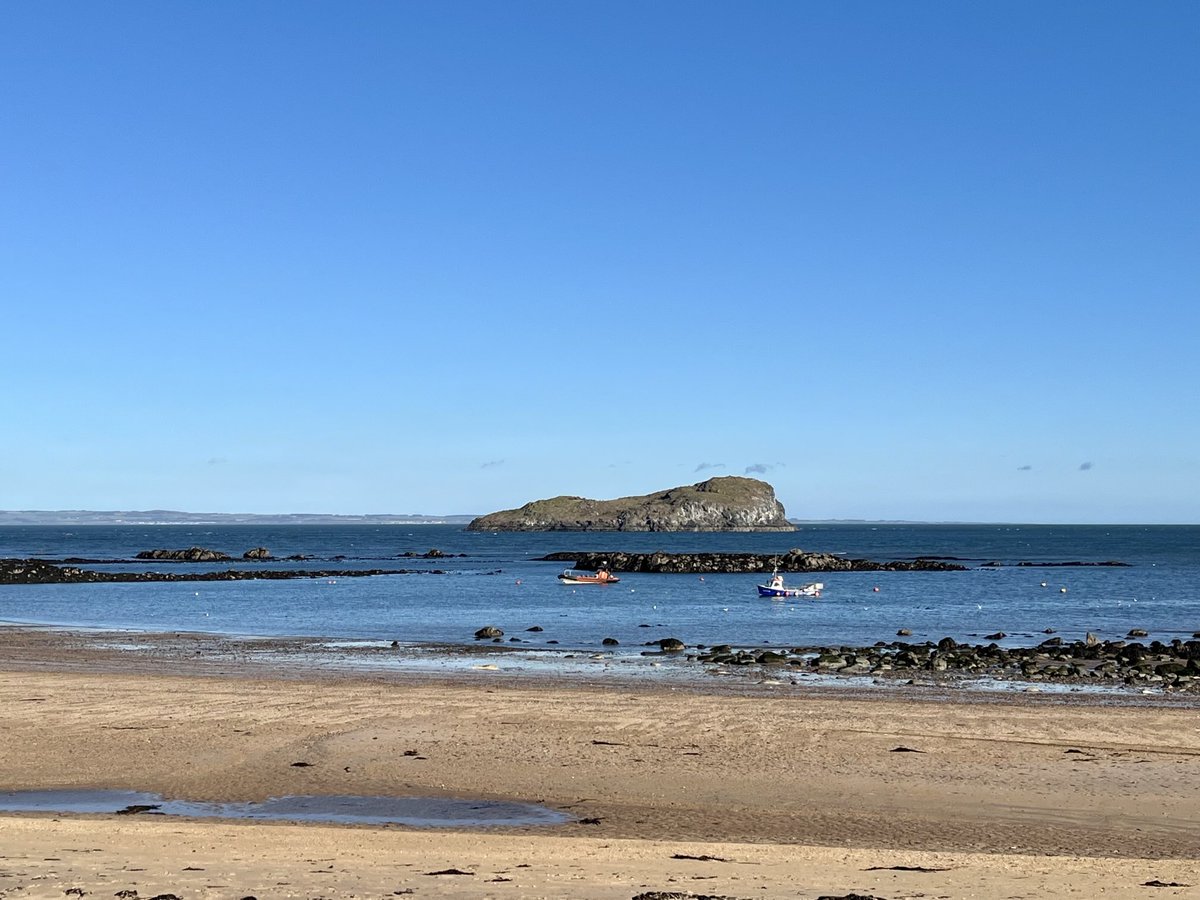 ⁦<a href="/BBCScotWeather/">BBC Scotland Weather</a>⁩ The #BiarritzoftheNorth is living up to its name on this beautiful Autumn morning #NorthBerwick