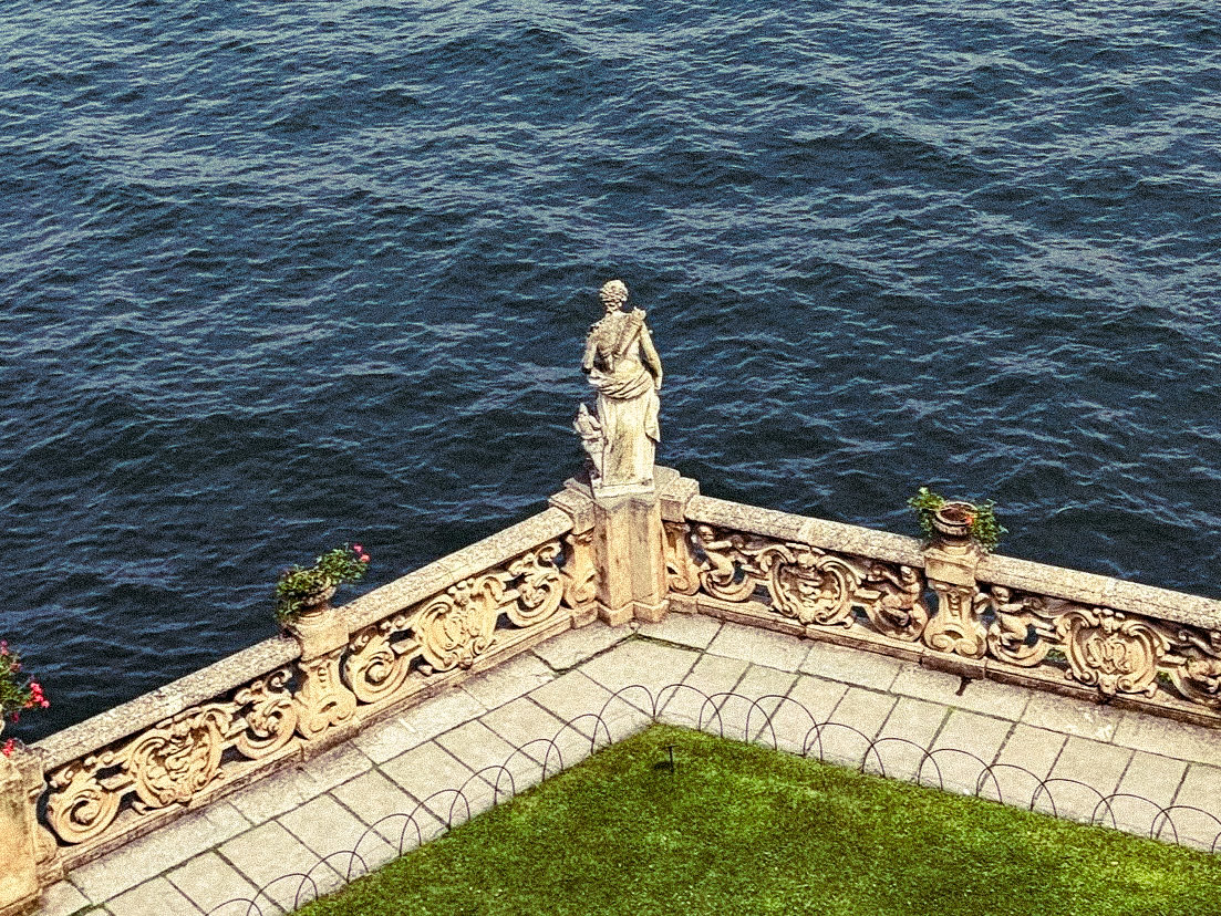cosmicluvrr_'s tweet image. by the lake on naboo