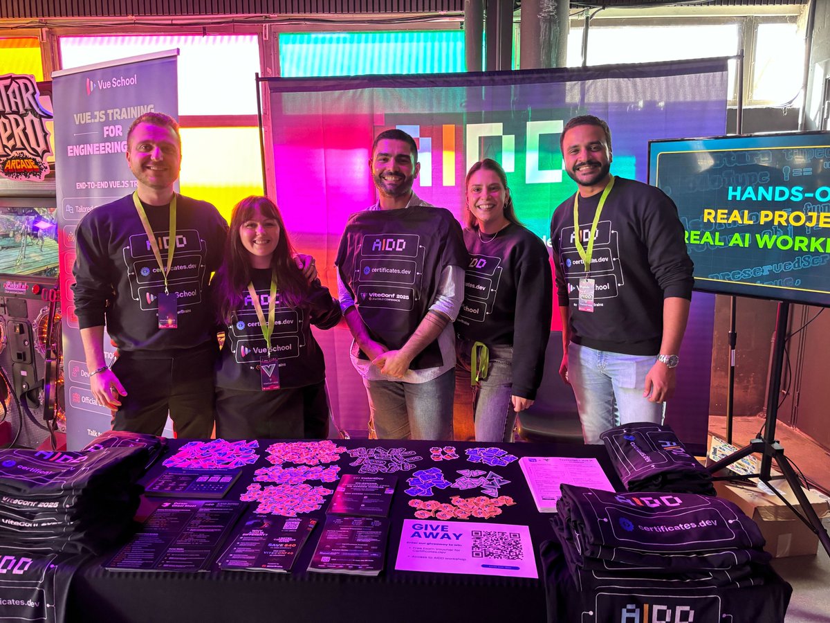 CertificatesDev's tweet image. .@ViteConf 2025 in Amsterdam has been amazing! 🇳🇱
@youyuxi & @_pi0_ talks blew us away this morning🙌
We're still here for Day 2 - come say hi, meet the team, and grab some epic swag 🎁