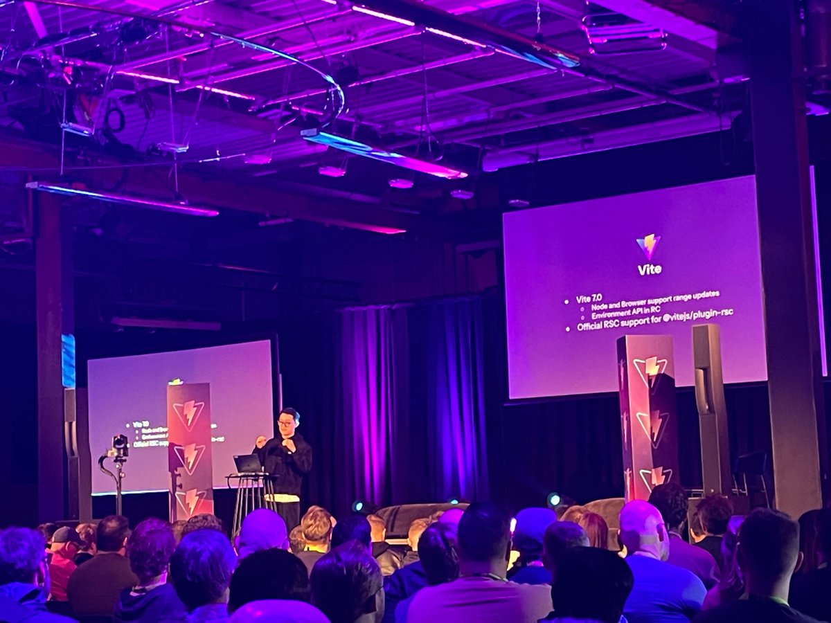 CertificatesDev's tweet image. .@ViteConf 2025 in Amsterdam has been amazing! 🇳🇱
@youyuxi & @_pi0_ talks blew us away this morning🙌
We're still here for Day 2 - come say hi, meet the team, and grab some epic swag 🎁