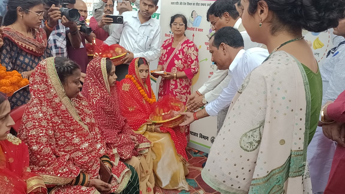 स्वदेशी अपनाओ देश को आत्मनिर्भर बनाओ।।
आज जनपद लखीमपुर खीरी के विलोबी मेमोरियल हाल में आयोजित उत्तर प्रदेश ट्रेड शो स्वदेशी मेला का उद्घाटन कार्यक्रम में रहना हुआ।
इस भव्य मेले में प्रदर्शित स्वदेशी उत्पादों की विविधता ने आत्मनिर्भर भारत की भावना को सजीव रूप में प्रस्तुत किया है।