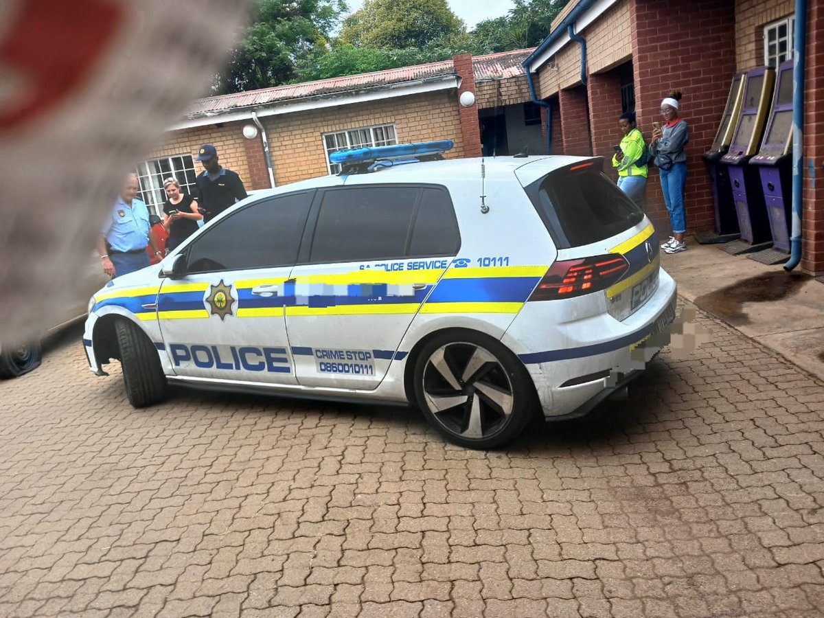 NEWS: Mpumalanga police have arrested four cops from Limpopo aged (34-41) for armed robbery of Ethiopian nationals in Mashishing (Lydenburg).

Police confiscated illegal cigarettes worth R1.5 million and R950K cash, including a Polokwane flying squad car and two service pistols.
