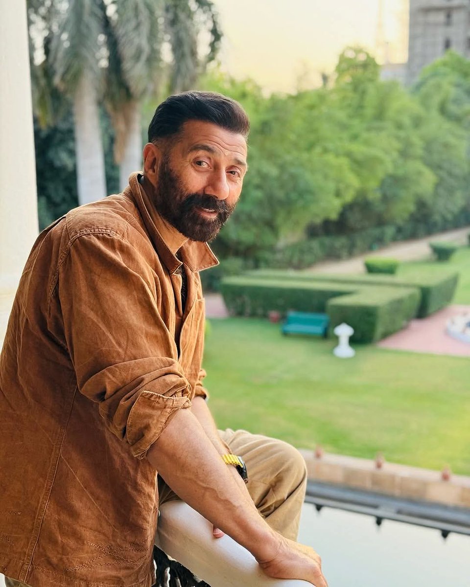 Mt_Saurabh's tweet image. Exclusive🚨 Raghav Juyal to play Sunny Deol's younger brother in Ikka'! Shooting kicks off in November. Epic sibling vibes incoming!
#SunnyDeol #RaghavJuyal #ikka #Netflix #viral #DeepikaPadukone #KiaraAdvani #King #Prabhas #Soorya #border2