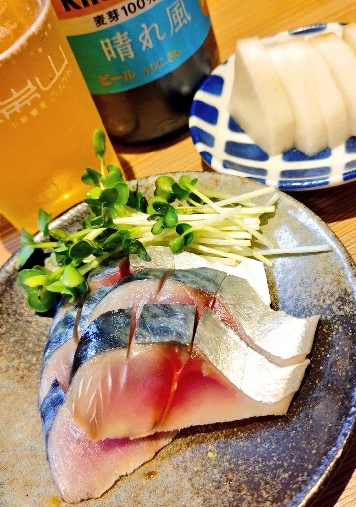 秋晴れの昼呑みはいつものこちら〜🐷🍺

キリン晴れ風とピッカピカの〆鯖でカンパーイ🐷🍻✨️

西池袋 #六感堂