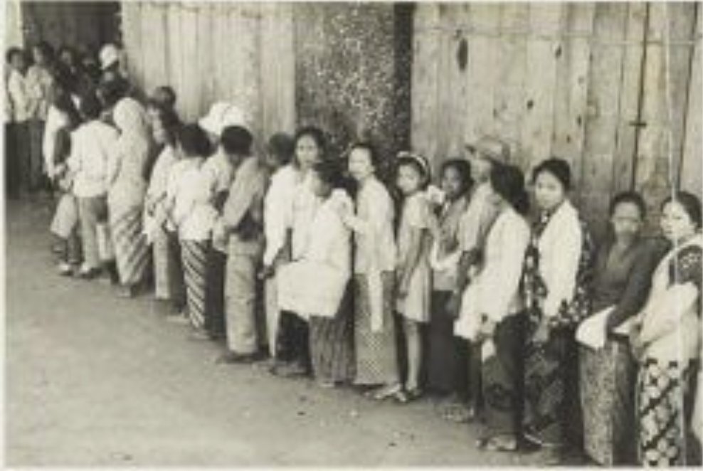 punchBEcha's tweet photo. @JoseMwaush @hjkhdgp @diofikr @realMaalouf Every region has different style. These picture around 1870's to 1920's https://t.co/93zenRS07M