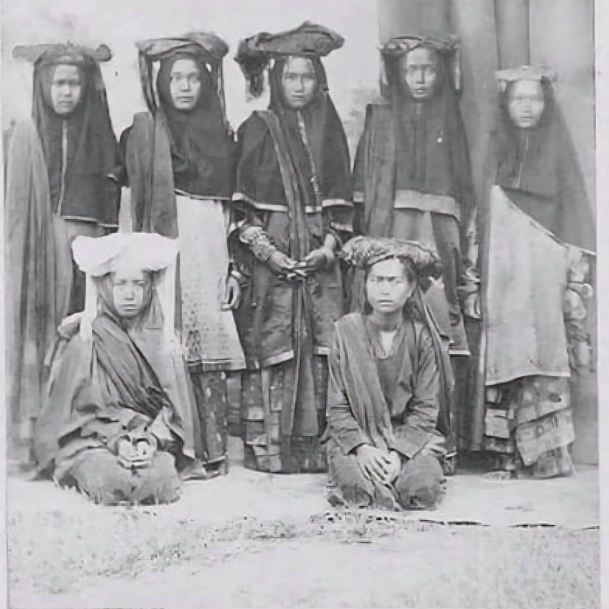 punchBEcha's tweet photo. @JoseMwaush @hjkhdgp @diofikr @realMaalouf Every region has different style. These picture around 1870's to 1920's https://t.co/93zenRS07M