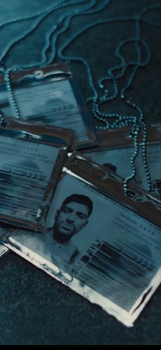 no cause why zayn pouting in his alien ID like that completely frying me 😹
