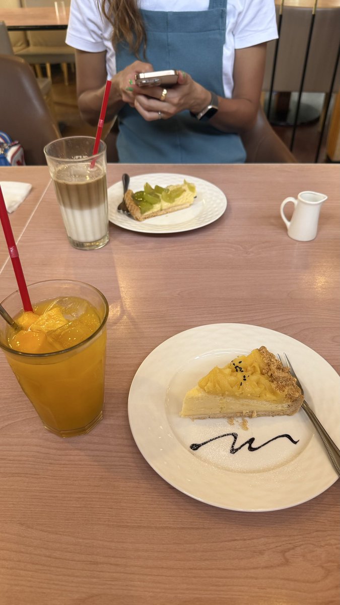 楽しいゴルフの後はティータイム😈