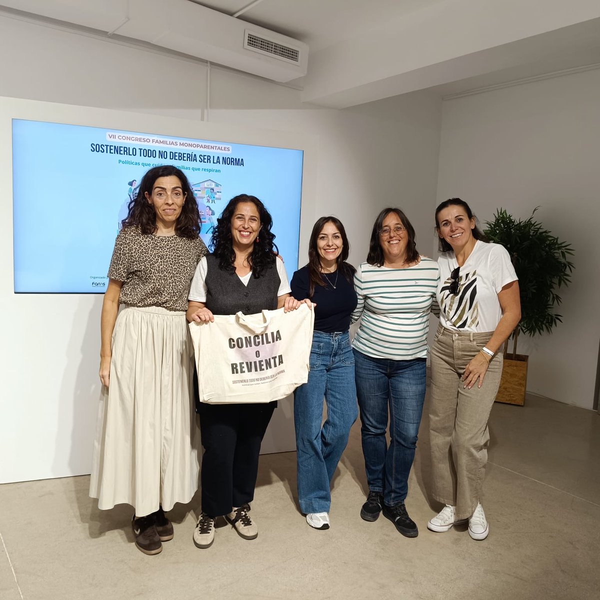 FAMOIB's tweet image. Cap de setmana de congrés de @fams_familias a Madrid 💜
parlant de la realitat econòmica, emocional i mental de les famílies monoparentals a Espany amb
@llunaalsina @MGuruceta @famoib @ASMS @FAGAMOS i més 💪🏻 #Juntessommésfortes