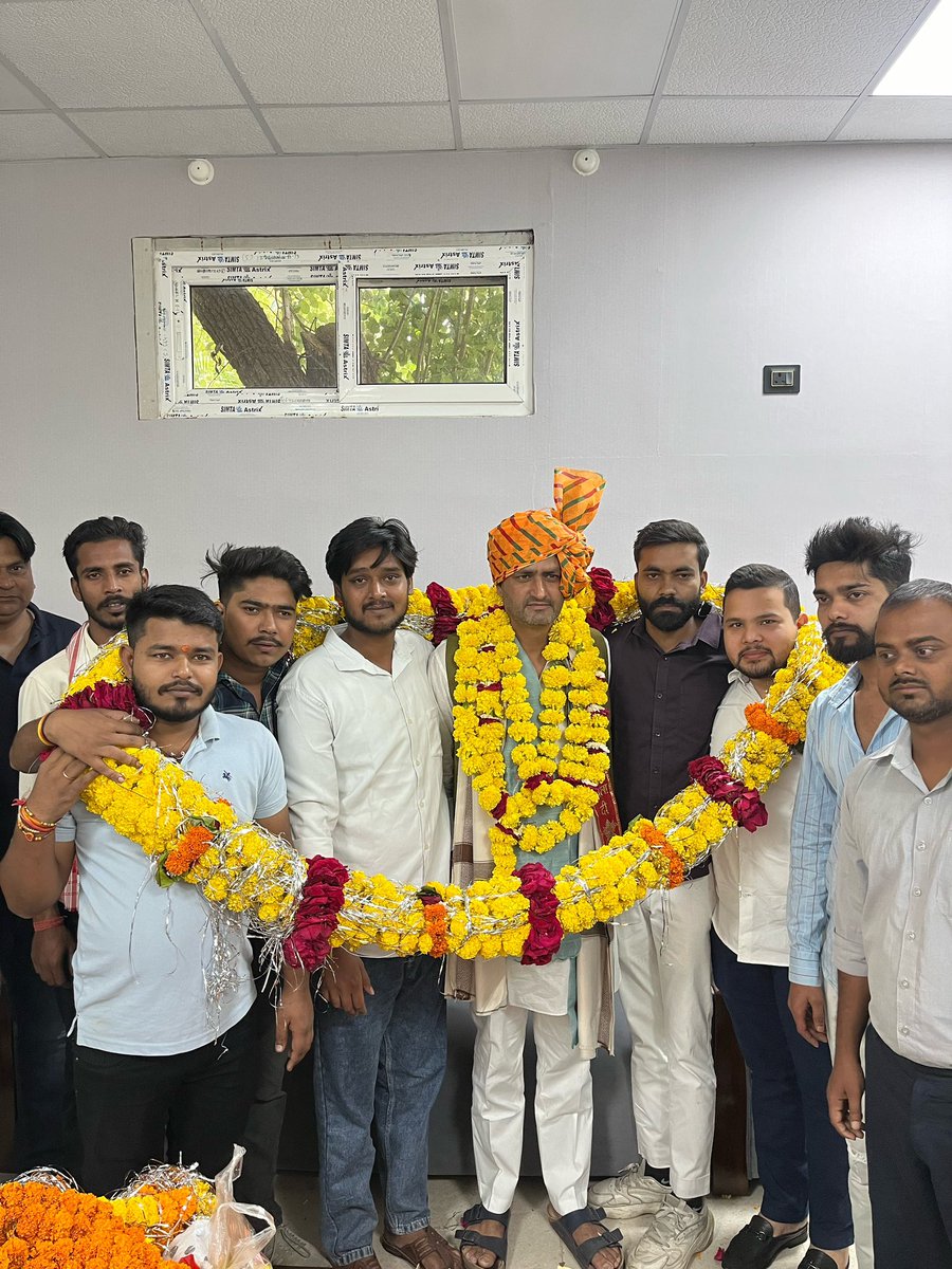 Aman Pathan Nsui (@_amanpathan) on Twitter photo सच, संघर्ष, संवाद, समर्पण और सरोकार के प्रतीक,
हम सबके मार्गदर्शक एवं बड़े भैया — आदरणीय कुणाल चौधरी जी को जन्मदिन की हार्दिक शुभकामनाएं <a href="/KunalChoudhary_/">Kunal Choudhary</a> सच, संघर्ष, संवाद, समर्पण और सरोकार के प्रतीक,
हम सबके मार्गदर्शक एवं बड़े भैया — आदरणीय कुणाल चौधरी जी को जन्मदिन की हार्दिक शुभकामनाएं <a href="/KunalChoudhary_/">Kunal Choudhary</a>