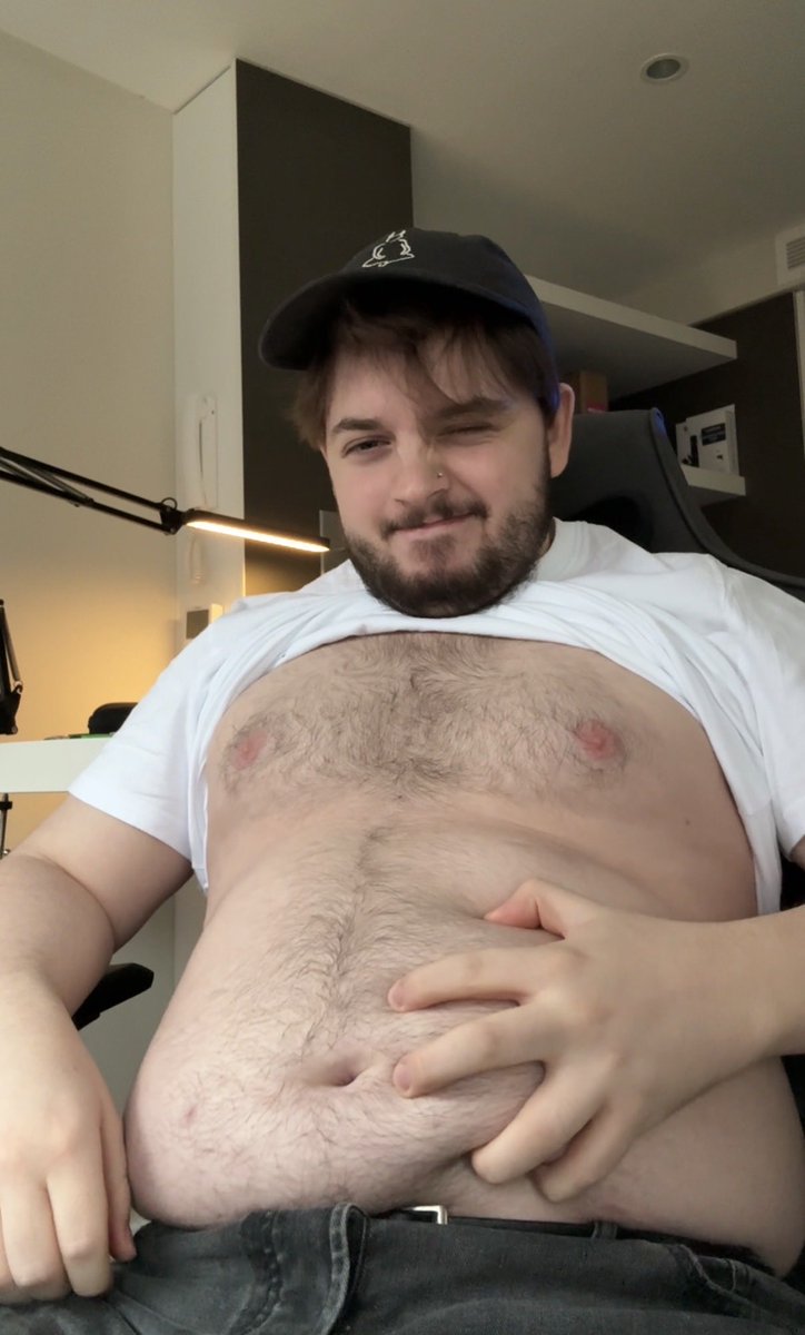 snuglcub's tweet photo. this belly is 100% certifiably squishable 🙂‍↕️ https://t.co/K23sS8xOWE