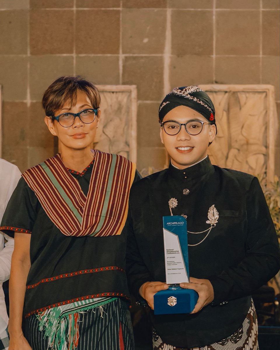 Harper Malioboro Yogyakarta proudly achieved 3rd Place in the Housekeeping Semantic Positive Mentions – Bathroom category during the National Housekeeping Conference 2025. Congratulations to our Executive Housekeeper, Wahyu Novianto!
.
#harperjogja