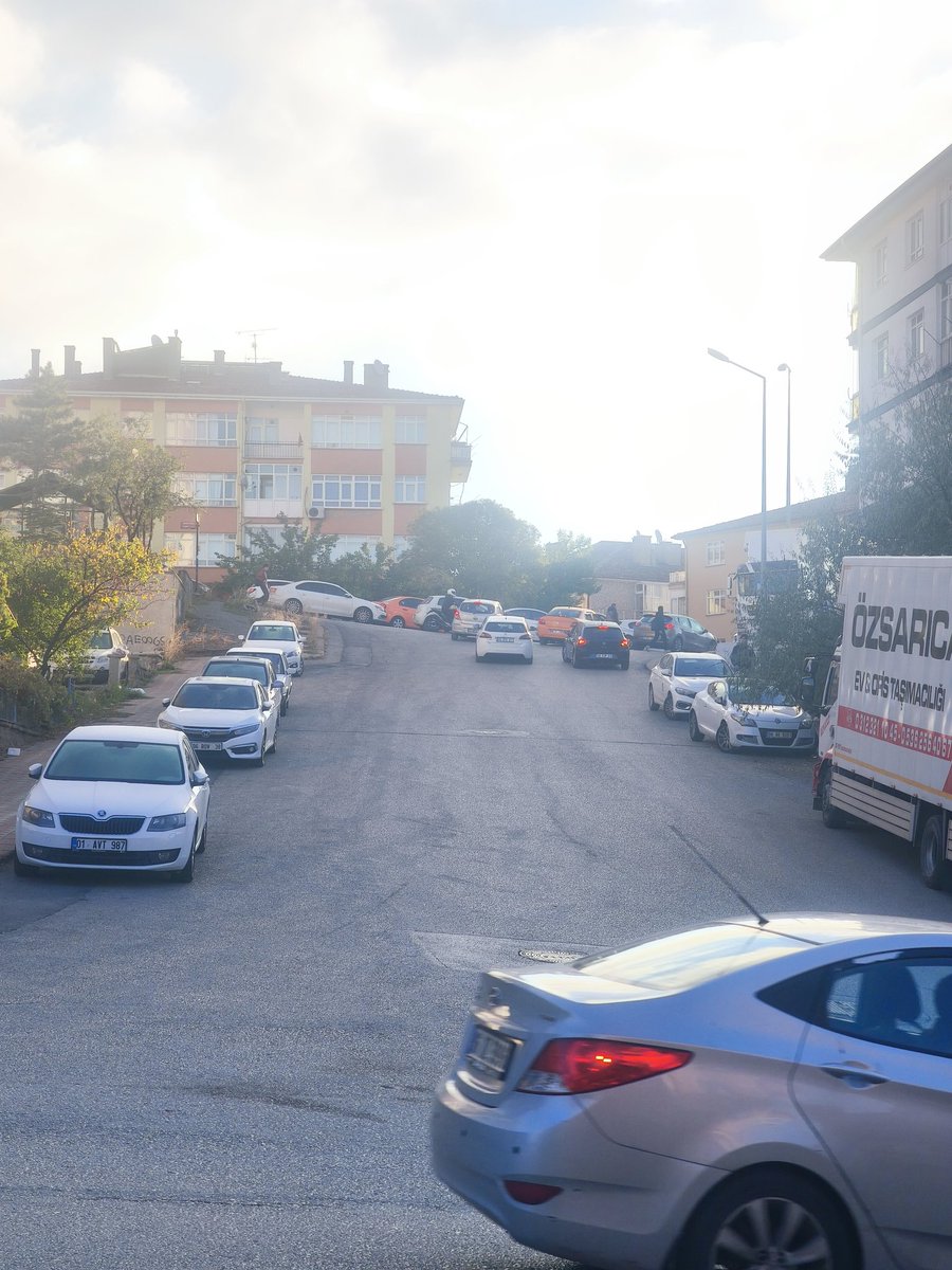 Nereye gitsem trafik. Merkezde bu zamanda kazi calismasi mi yapılır. Yarım saatte 1 km gidemedik. Etlikteki bu cile ne zaman bitecek <a href="/mansuryavas06/">Mansur Yavaş</a> okullar kapalıyken nerdeydiniz. <a href="/ankarabbld/">Ankara Büyükşehir</a> <a href="/askiankara/">ASKİ Genel Müdürlüğü</a> 😬😬😬 <a href="/herkesicinCHP/">CHP 🇹🇷</a>