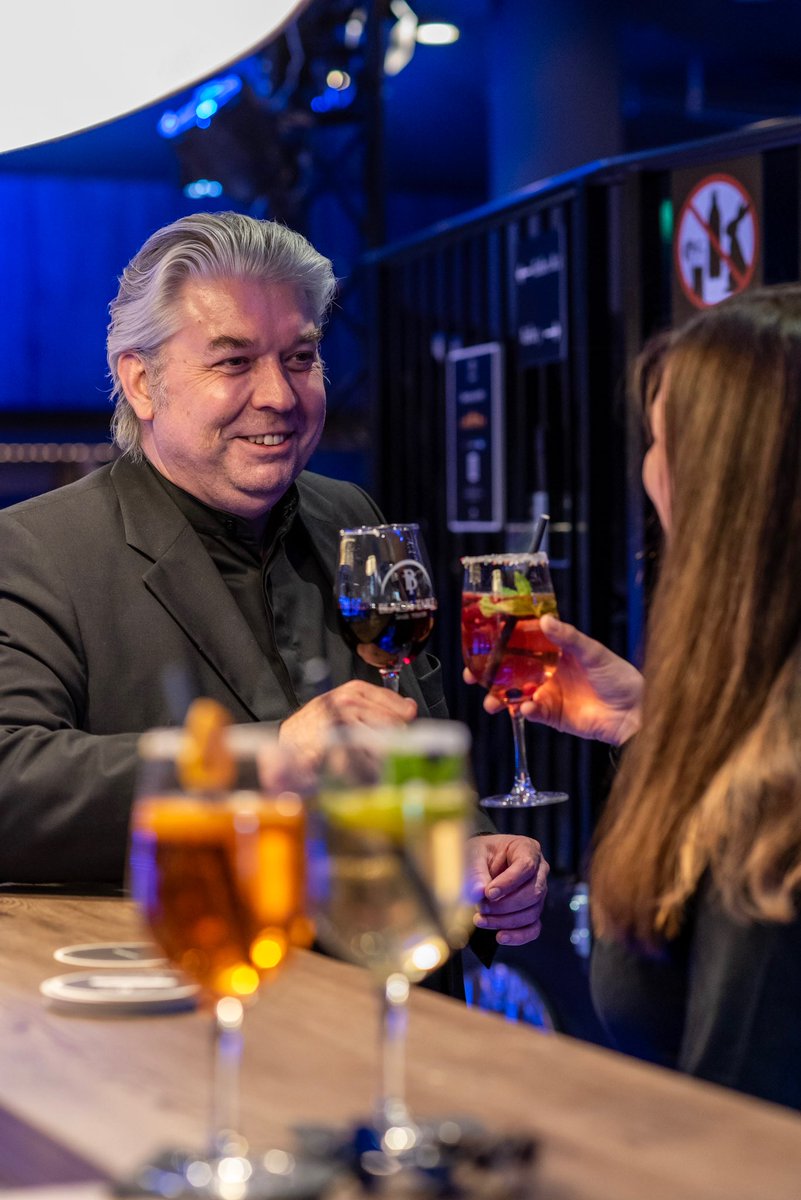 BlackTableMagic's tweet image. Close-Up-Zauberei, die begeistert – und ein festliches Buffet, das verführt. 🍽️✨
Im Black Table Magic Theater Aachen verschmilzt Genuss mit Staunen. Die perfekte Weihnachtsfeier für Genießer, Teams &amp;amp; kleine Gruppen.

👉 Jetzt buchen und Platz sichern!

black-table.de/specials/weihn…