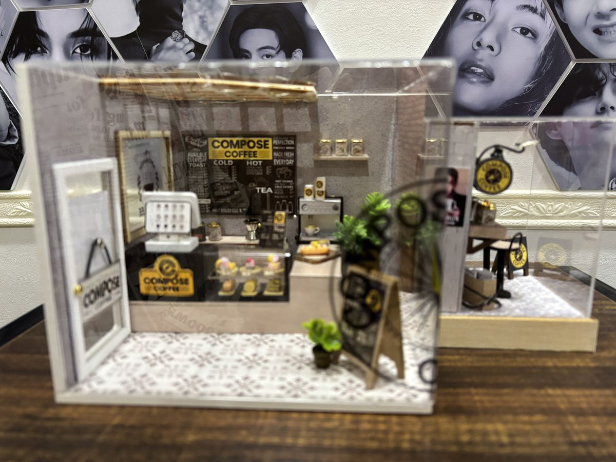 mochalattae_123's tweet image. Sharing with you guys what kept me busy for the past 4 days. When i say i made it with blood, sweat and tears, i kid you not. I almost gave up 😵‍💫 But now I’m deliriously happy 😝 Yay it’s finally done! 

Here’s miniature Compose Coffee shop with an outdoor/to go window