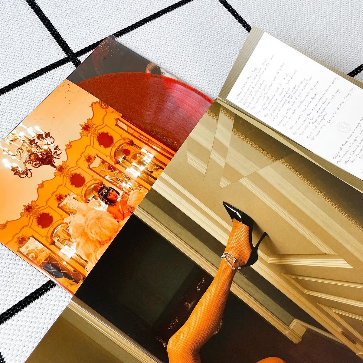 recordrecordth's tweet photo. VINYL “THE LIFE OF A SHOWGIRL”

by TAYLOR SWIFT

1890฿

.

Record Record. จำหน่าย แผ่นเสียง และเครื่องเล่น พร้อมรับประกันแผ่นทุกอัลบั้ม 

Line : @recordrecord.th

#recordrecordth #Vinyl #แผ่นเสียง #เพลง #TAYLORSWIFT #THELIFEOFASHOWGIRL https://t.co/ORs5w1rMAn