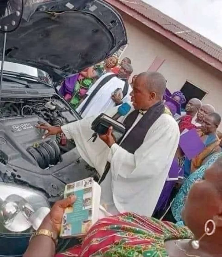 sk_bongomin93's tweet image. Who brainwashed Africans 🤷😡