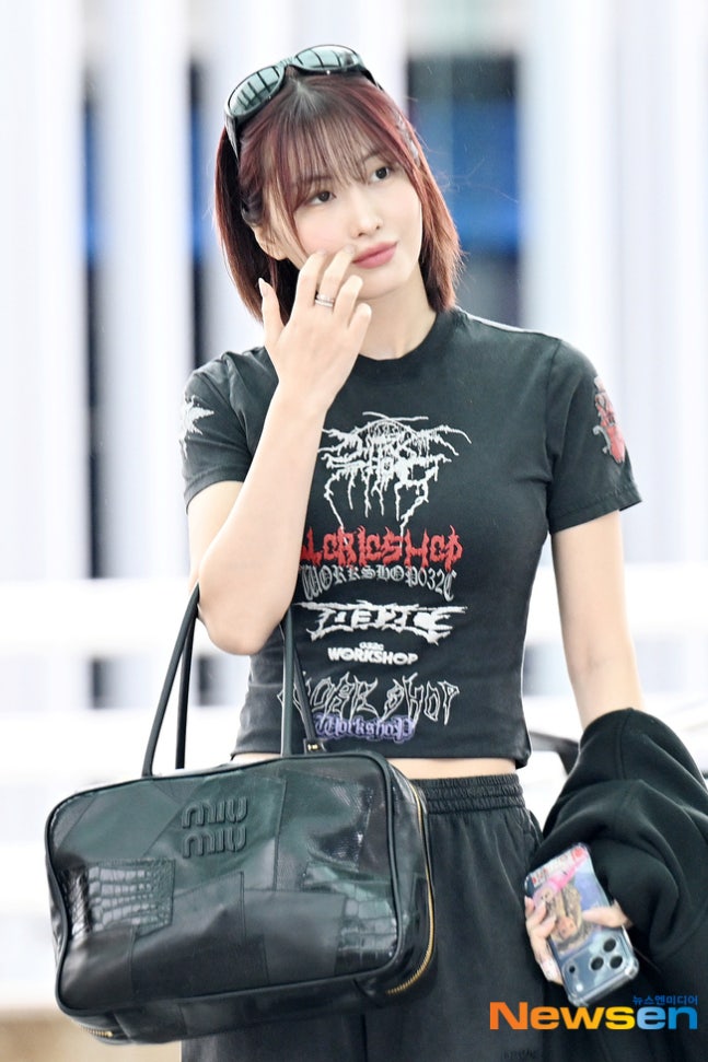 PHOTO】TWICE、ジョンヨンの姿も！ワールドツアーのためシンガポールへ