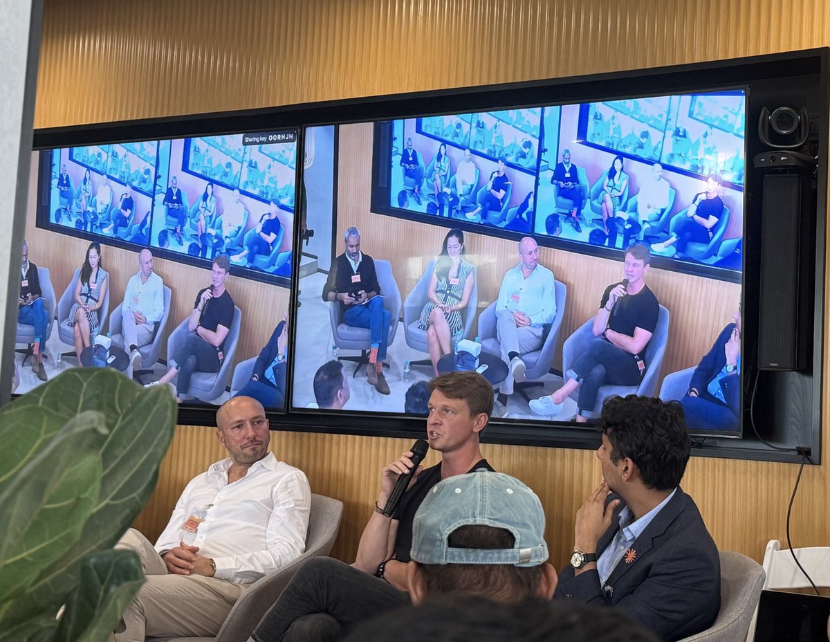 Fireside chat with <a href="/AnthropicAI/">Anthropic</a> &amp; <a href="/LightspeedIndia/">Lightspeed India</a> <a href="/MohapatraHemant/">Hemant Mohapatra</a> 
Exciting to see them doubling down on India and the developer ecosystem. Claude code and Claude agents SDK energy all around!