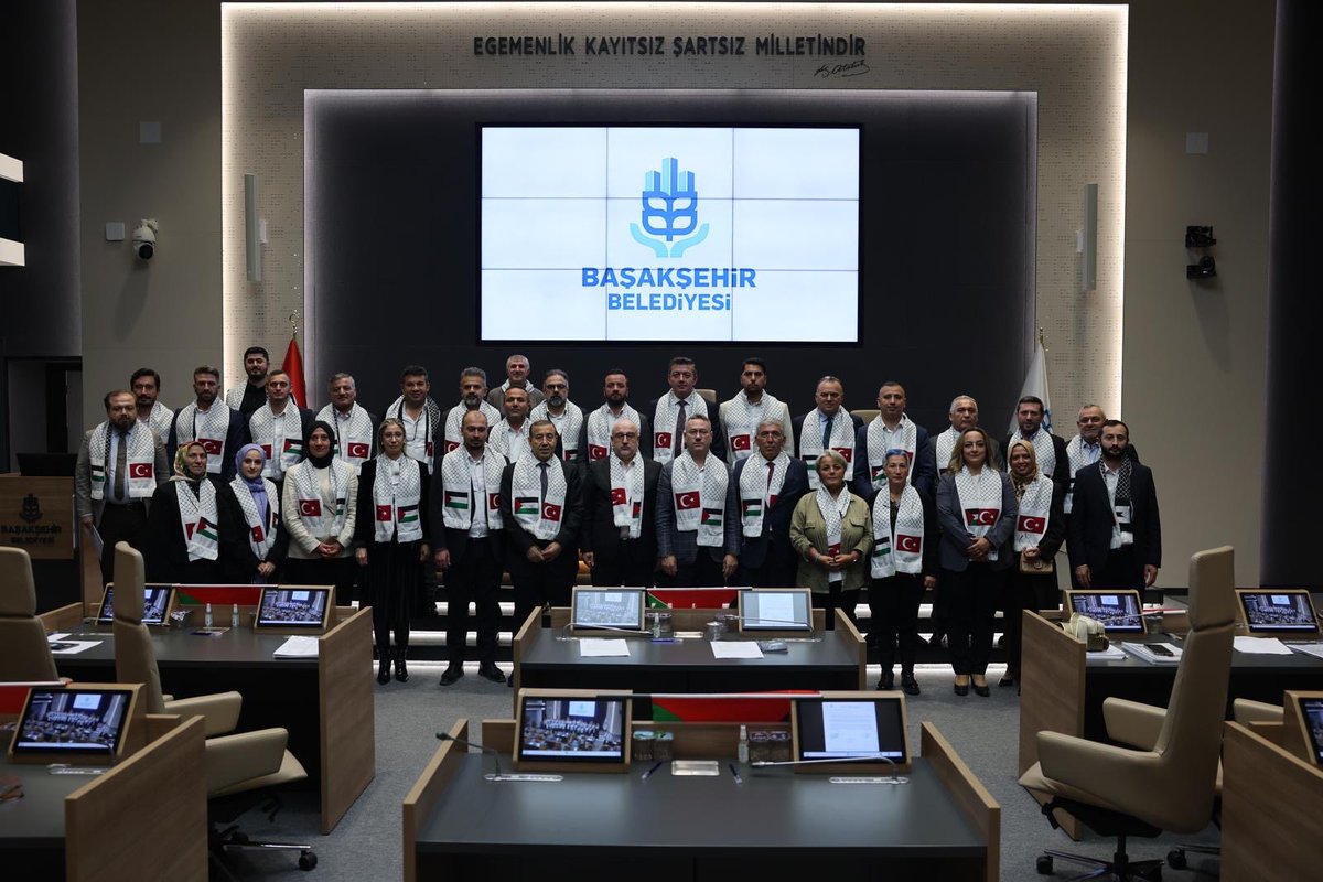 Başakşehir Belediyemizin Ekim Ayı 2. Oturumda Tüm Siyasi Parti Meclis Üyelerinin Katılımı ile Gazze’de Yapılan Zulmü Protesto Edip Filistin Halkına Destek Mesajı Verdik.