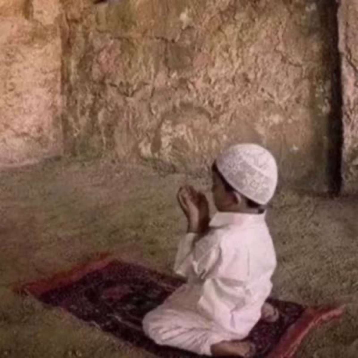 01433n's tweet photo. @BinSfrann -   لا حول ولا قوة إلا بالله العلي العظيم 
-   أستغفرالله العلي العظيم وأتوب إليه . ••• https://t.co/6OWWvRdCnR