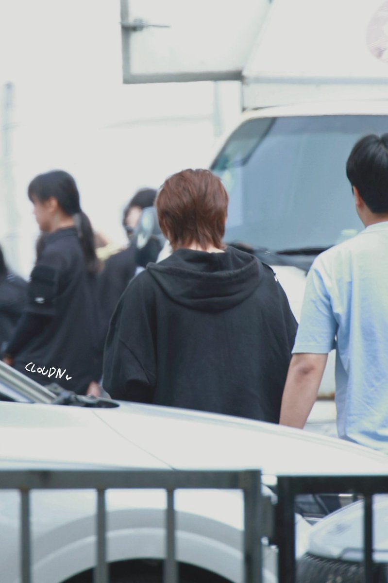 251010 하성운 APEC 뮤직 페스타 출근 

🐶뽀메 출근 완료

#하성운 
#HASUNGWOON