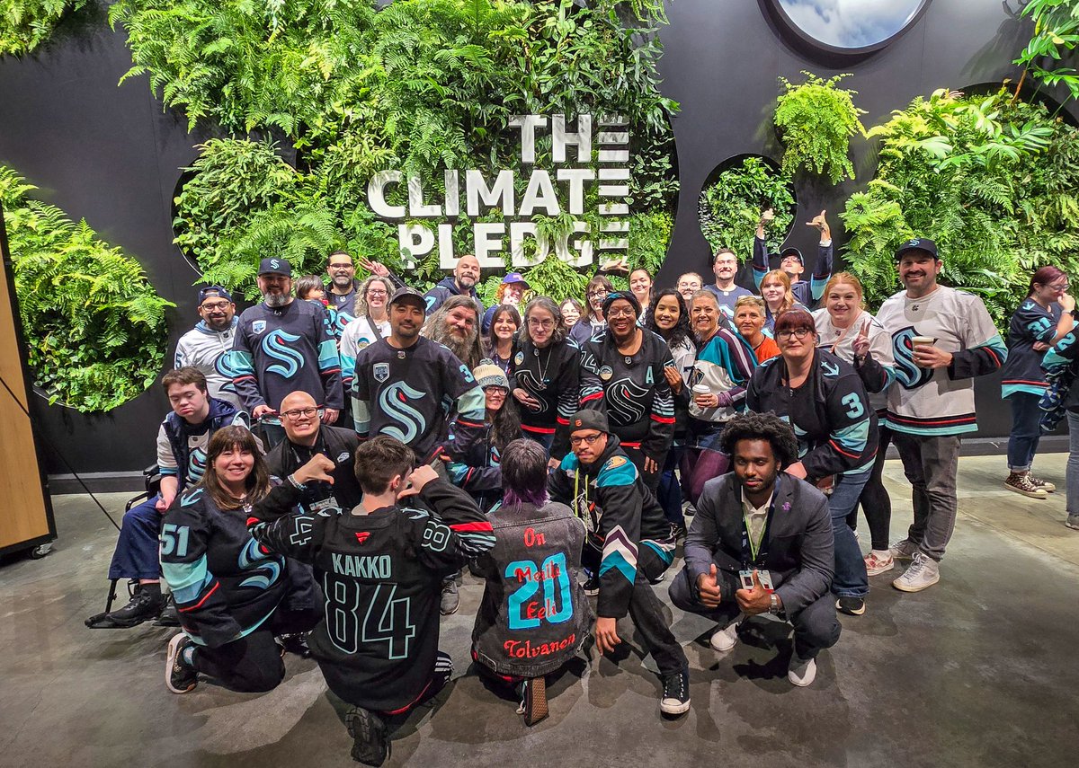 Aaaaaand we're back 🍂🦑🏒