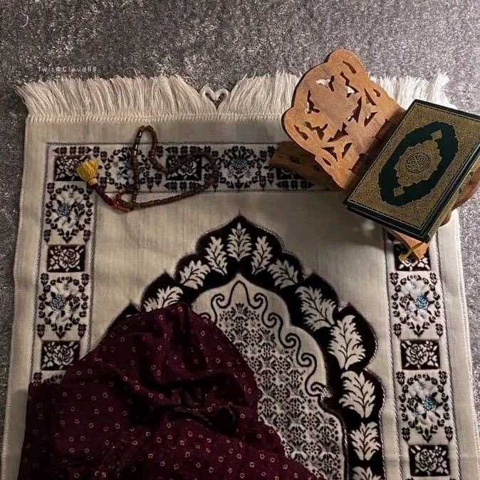 أحَب روُتين يوم الجُمعة فِيه طمأنينة و جمَال و روُحانية و شعوُر مُختلف عَن باقي الأيام
 #يوم_الجمعه