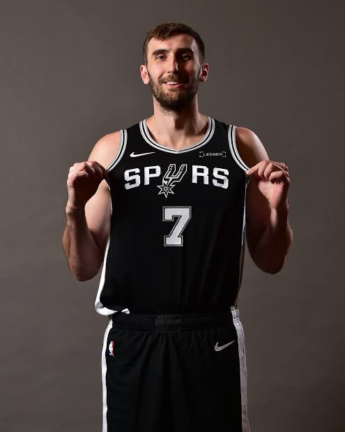 SleeperSpurs's tweet image. Kornet in his Spurs debut:
16 PTS 
6/6 FG
14 MIN
Steal of free agency? 
#PorVida  #SpursNation