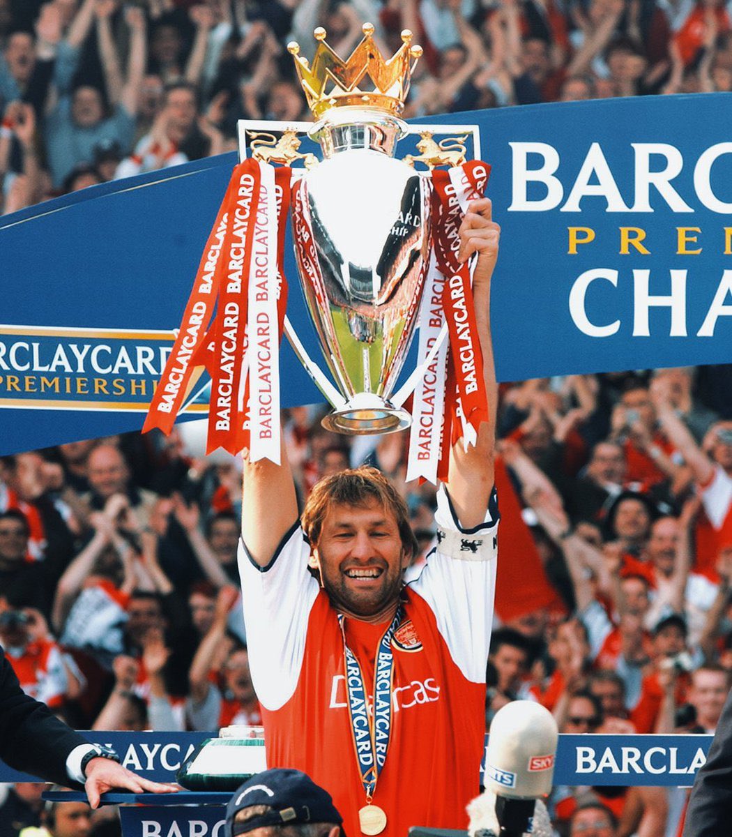 Squawka's tweet image. Happy birthday to Arsenal's youngest ever club captain and the only player in English football history to captain a title winning side in three different decades. 

◉ 669 club games
◉ 66 England caps 
◉ 49 goals
◉ 13 trophies

Mr. Arsenal, Tony Adams. 🫡