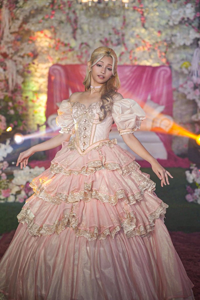gehleecontent's tweet photo. She was Princess Aurora a few days ago, and now she’s channeling her inner Moana? Babe’s living in a whole princess cinematic universe! 👸🏼 https://t.co/vWtoa1fn0M