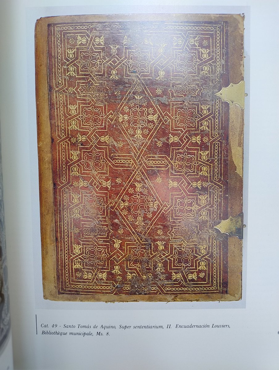 Los reyes bibliófilos (1986) recoge 129 obras en este catálogo de la <a href="/BNE_biblioteca/">Biblioteca Nacional de España</a> con una selección de materiales impresionante. Una nueva adquisición para mí biblioteca. Cada vez me interesan más estás monografías que permiten entender cómo pensar una muestra bibliográfica.