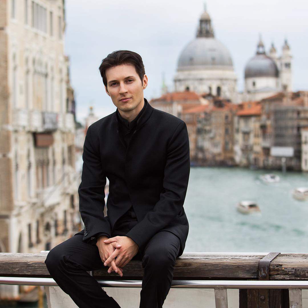NOI STIAMO ESAURENDO IL TEMPO
Di Pavel Durov 

Sto per compiere 41 anni, ma non ho voglia di festeggiare.

La nostra generazione sta esaurendo il tempo per salvare l'Internet libero costruito per noi dai nostri padri.

Quello che una volta era la promessa dello scambio libero di
