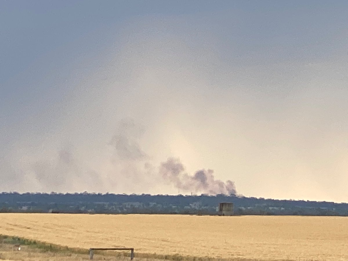 Lightning strike too our west. 😬