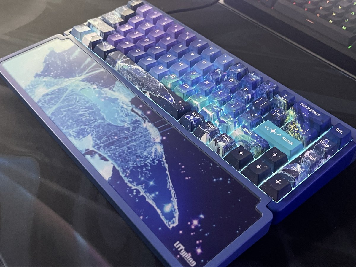 UTyping(<a href="/UtypingJP/">UTyping-Japan</a> )様より
本日発売のUT65ご提供頂きました‼️

・磁気スイッチ（マグネティックスイッチ）採用
摩耗が少ない・反応速度が速い
・高品質な素材
アルミ合金プレートを採用、たわみ・ゆがみが少ない
・PBT キーキャップ
質感や耐久性の面で、安価なABS素材より優れていることが多い