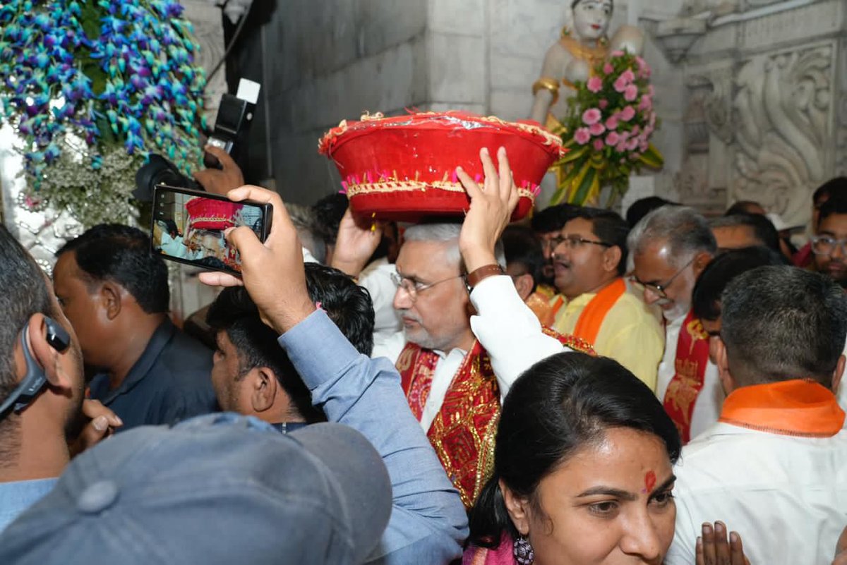 BJPBhaskarBhatt's tweet image. નવનિયુક્ત પ્રદેશ અધ્યક્ષ શ્રી @MLAJagdish જી એ શક્તિપીઠ અંબાજી ખાતે જગતજનની માઁ અંબાના દર્શનનું કરી આશિર્વાદ મેળવ્યા.