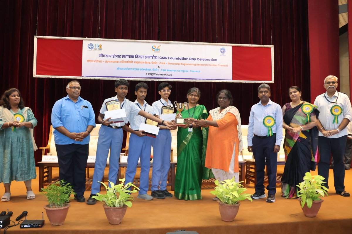 csir_serc's tweet image. Eureka 2025 Prizes were distributed by Dr.(Mrs.) N. Anandavalli, Director, CSIR-SERC for the school students who won the quiz competition