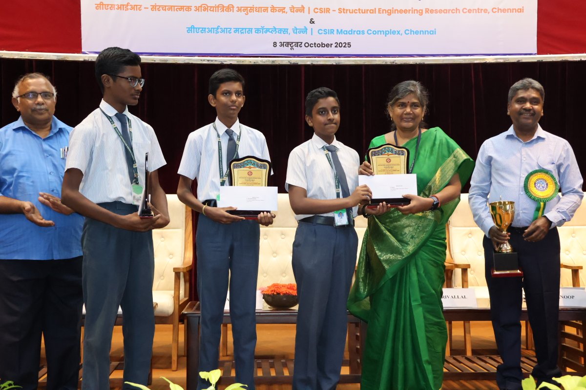 csir_serc's tweet image. Eureka 2025 Prizes were distributed by Dr.(Mrs.) N. Anandavalli, Director, CSIR-SERC for the school students who won the quiz competition