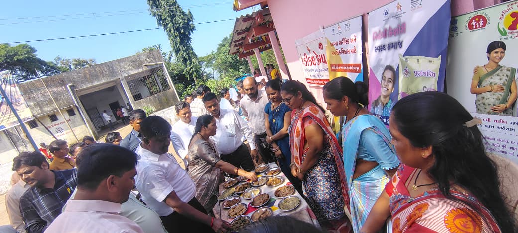 વિકાસ સપ્તાહ નિમિત્તે icds દ્વારા THR અને લોકલ ફૂડ દ્વારા વાનગી નિદર્શન, icds યોજનાની iec,માન. નાયબ મુખ્ય દંડક અને mla શ્રી, માન.જિલ્લા પ્રમુખશ્રી દ્વારા વાનગી સ્ટોલની મુલાકાત જી. ડાંગ