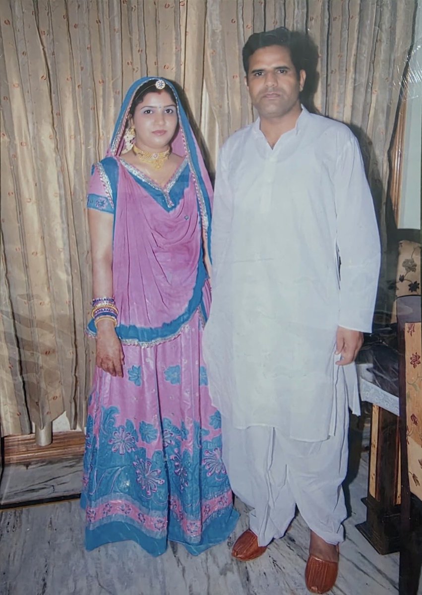 shiv_harsana's tweet image. अर्द्धांगिनी को अखंड सौभाग्य के प्रतीक पर्व करवा चौथ की हार्दिक बधाई एवं मंगलकामनाएं…..💐❤️
#करवाचौथ 
@ShivHarsana  @sumanshivharsana